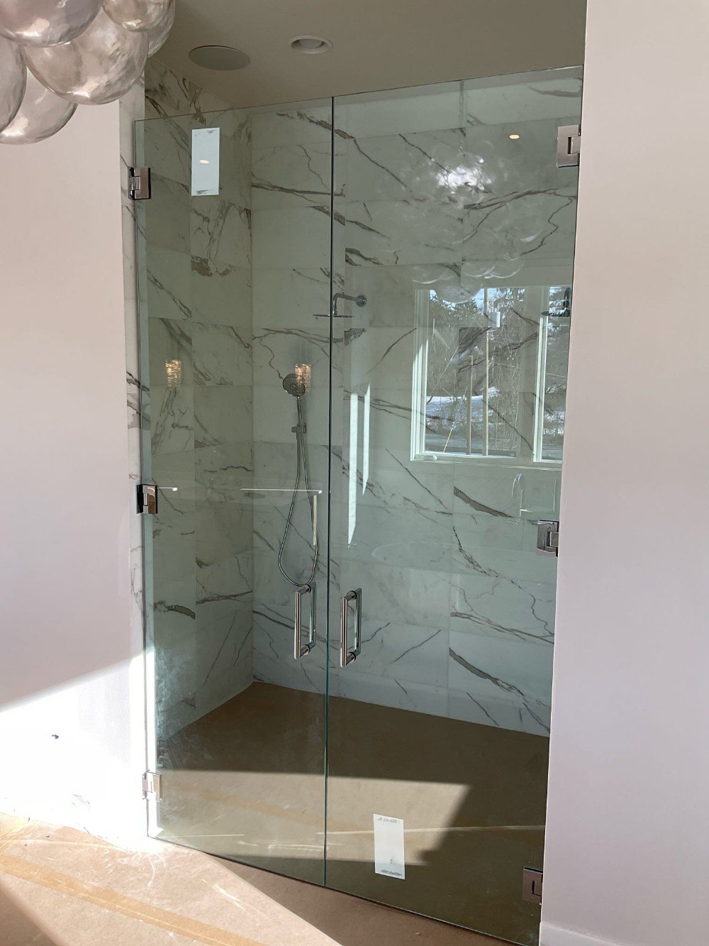 Frameless Glass Shower Doors for a Sleek Bathroom Look
