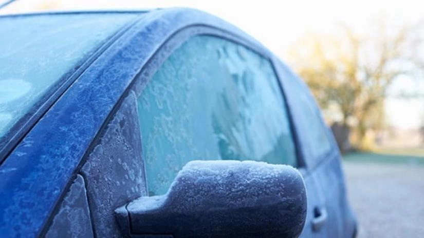 Science Explains the Easiest Ways to Defrost Your Windshield
