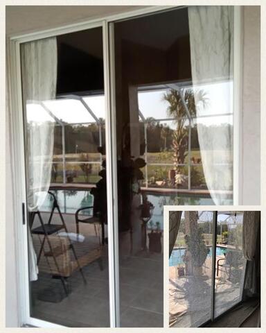 Before and after image of a sliding patio door glass replacement by Glass Doctor of Ocala.