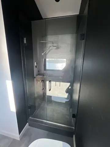 Double glass shower door