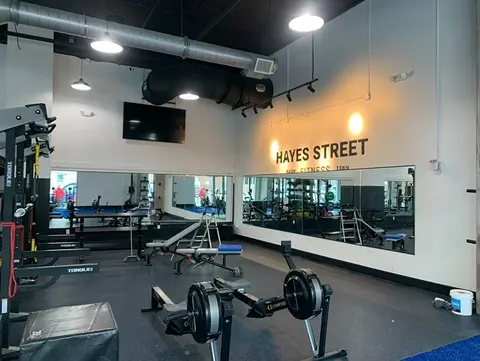 A gym with mirrors along two walls that were installed by Glass Doctor of Nashville.