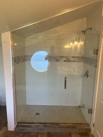 Straight Glass Shower Door No Top Frame.