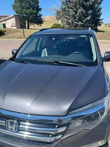 A gray SUV with a new windshield installed by Glass Doctor Auto of Castle Rock.