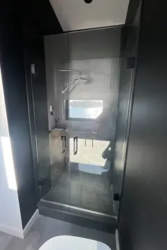 Double glass shower door