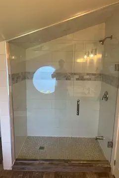 Straight Glass Shower Door No Top Frame.