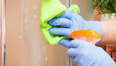 Keep hard water stains and soap scum off your shower walls. Cleaning your shower walls is easy with vinegar, baking soda, bleach and a little elbow grease – get rid of soap scum, hard water stains and more. Glass Doctor provides tips and solutions so you can clean your shower till it sparkles!